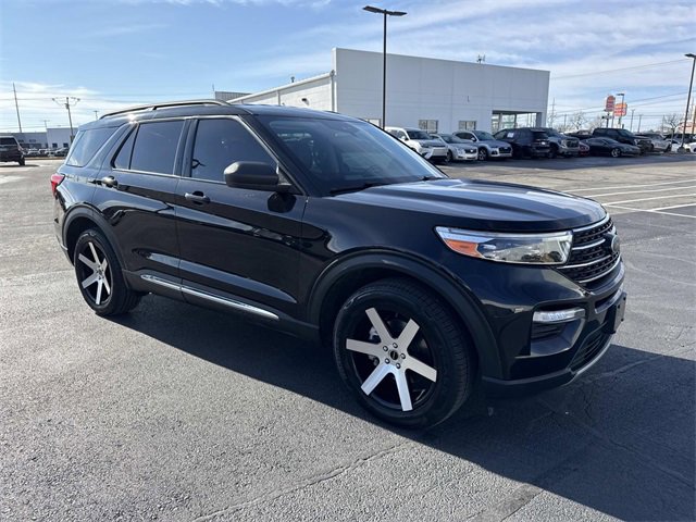 Used 2023 Ford Explorer XLT w/ Equipment Group 202A image 8