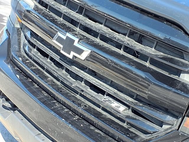 Used 2017 Chevrolet Silverado 1500 LT w/ Midnight Edition image 26