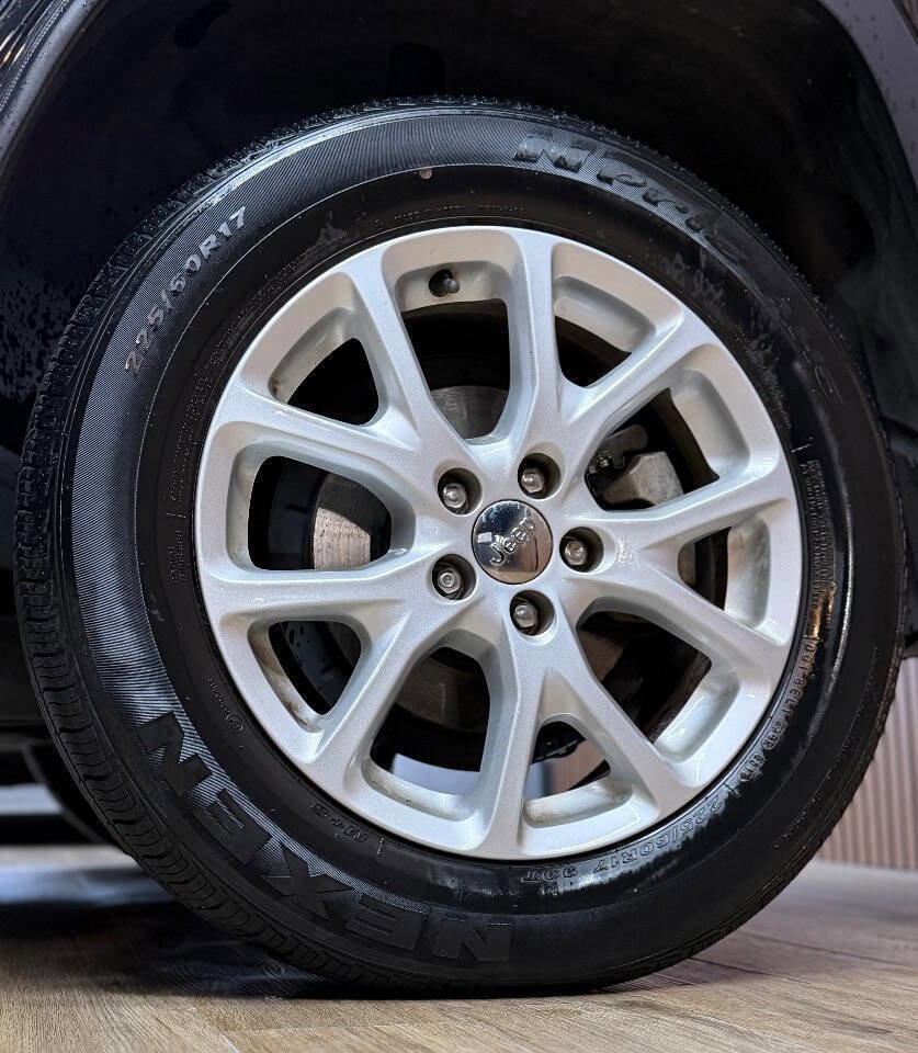 Used 2015 Jeep Cherokee Latitude image 12