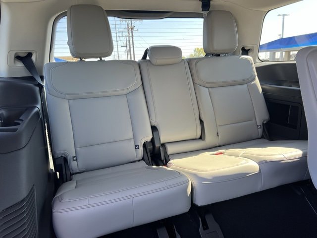 New 2025 Ford Expedition Active image 17