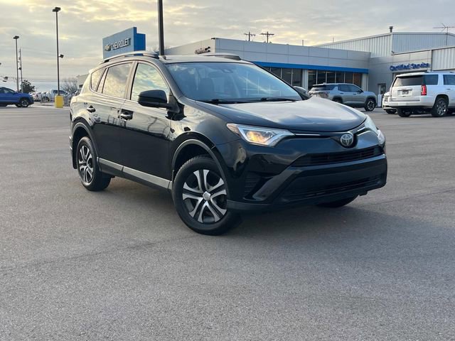 Used 2018 Toyota RAV4 LE image 3