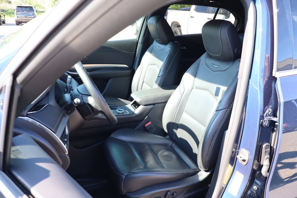 Used 2019 Cadillac XT4 Premium Luxury w/ Cold Weather Package AWD/4WD image 12