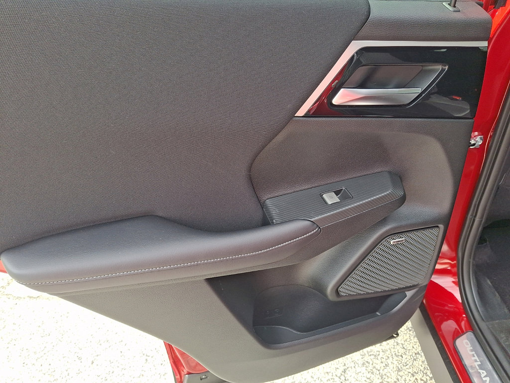 Used 2025 Mitsubishi Outlander ES AWD/4WD image 19
