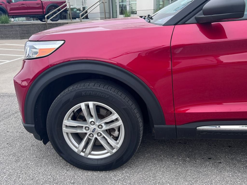 Used 2023 Ford Explorer XLT w/ Equipment Group 202A AWD/4WD image 32