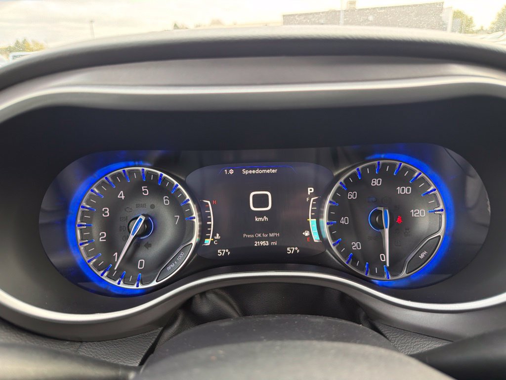 Used 2025 Chrysler Pacifica Select FWD image 18
