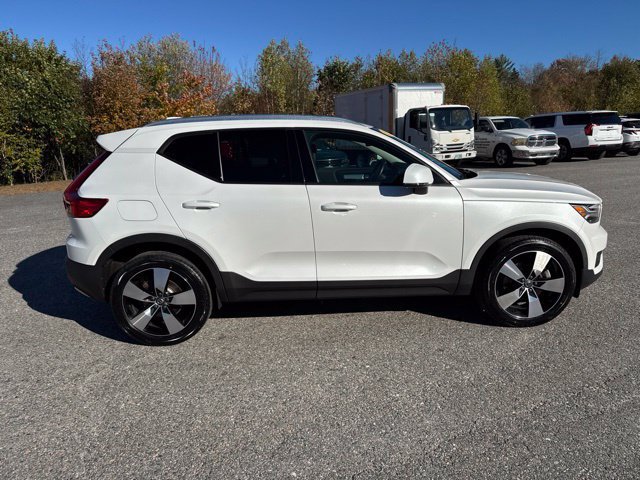 Used 2021 Volvo XC40 T5 Momentum w/ Premium Package AWD/4WD image 7