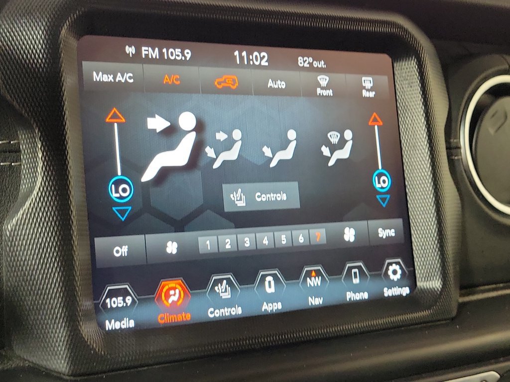 Used 2022 Jeep Wrangler Unlimited Sahara w/ LED Lighting Group AWD/4WD image 21