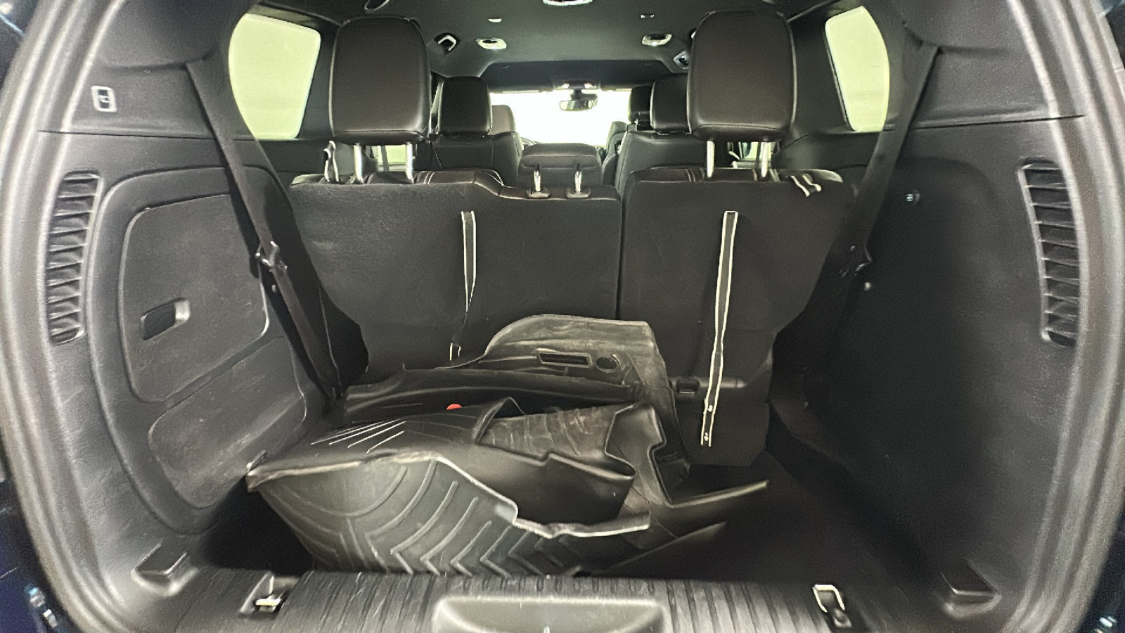 Used 2023 Chrysler Pacifica Touring-L w/ Uconnect Theater Family Group FWD image 32