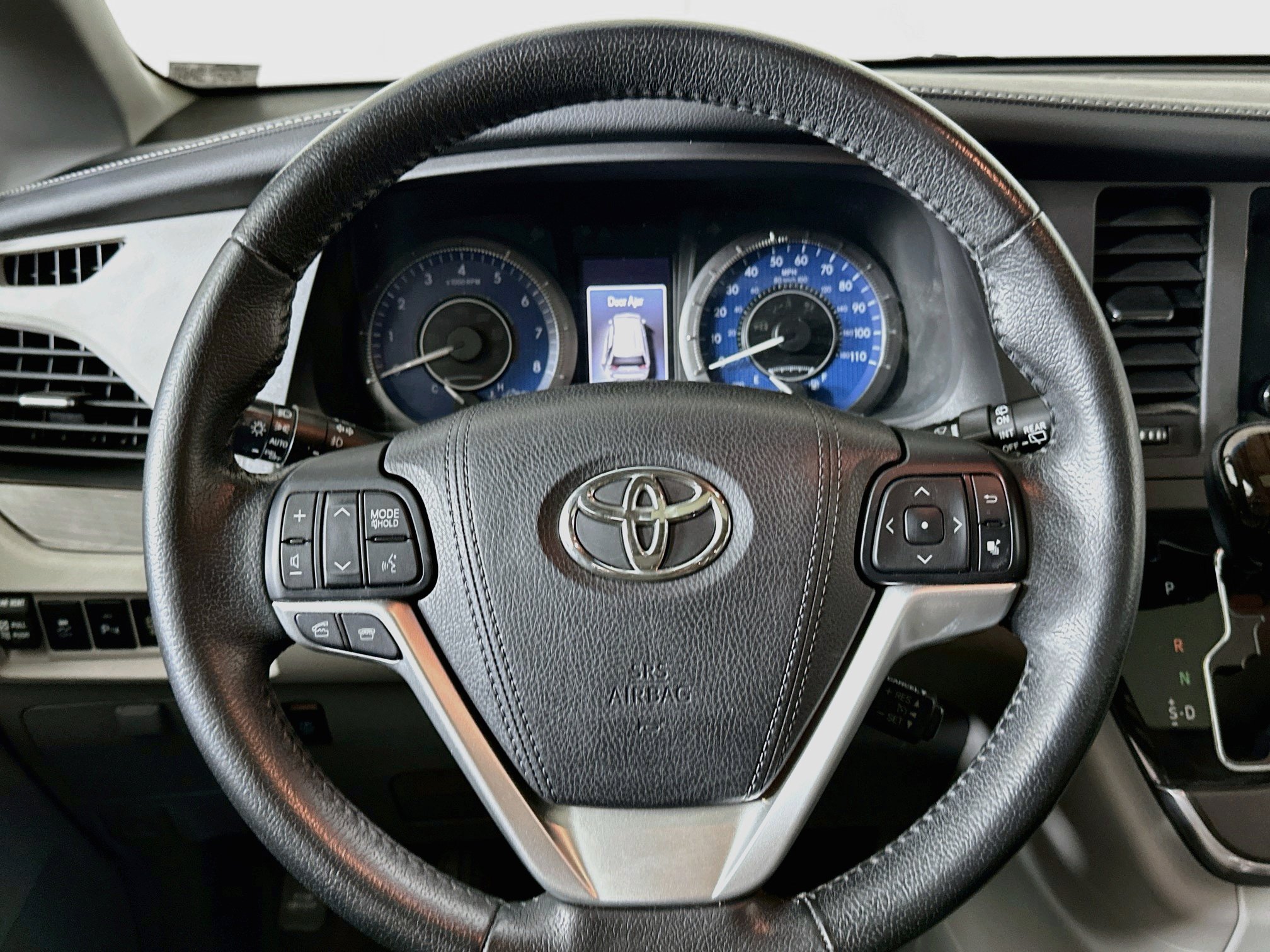 Used 2015 Toyota Sienna XLE w/ XLE Navigation Package FWD image 18