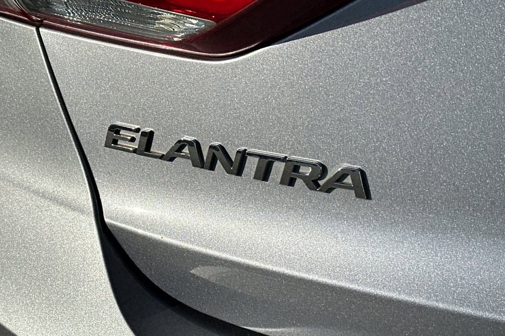 Used 2017 Hyundai Elantra SE w/ SE A/T Tech Package 03 image 24