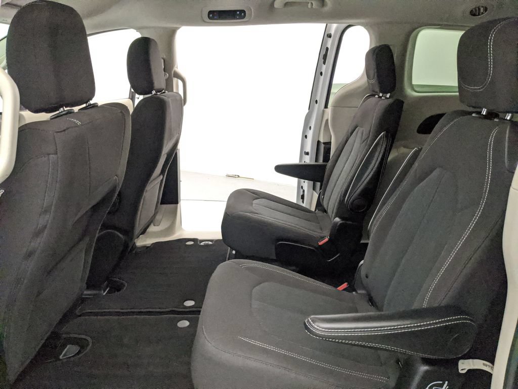 Used 2024 Chrysler Voyager LX FWD image 17