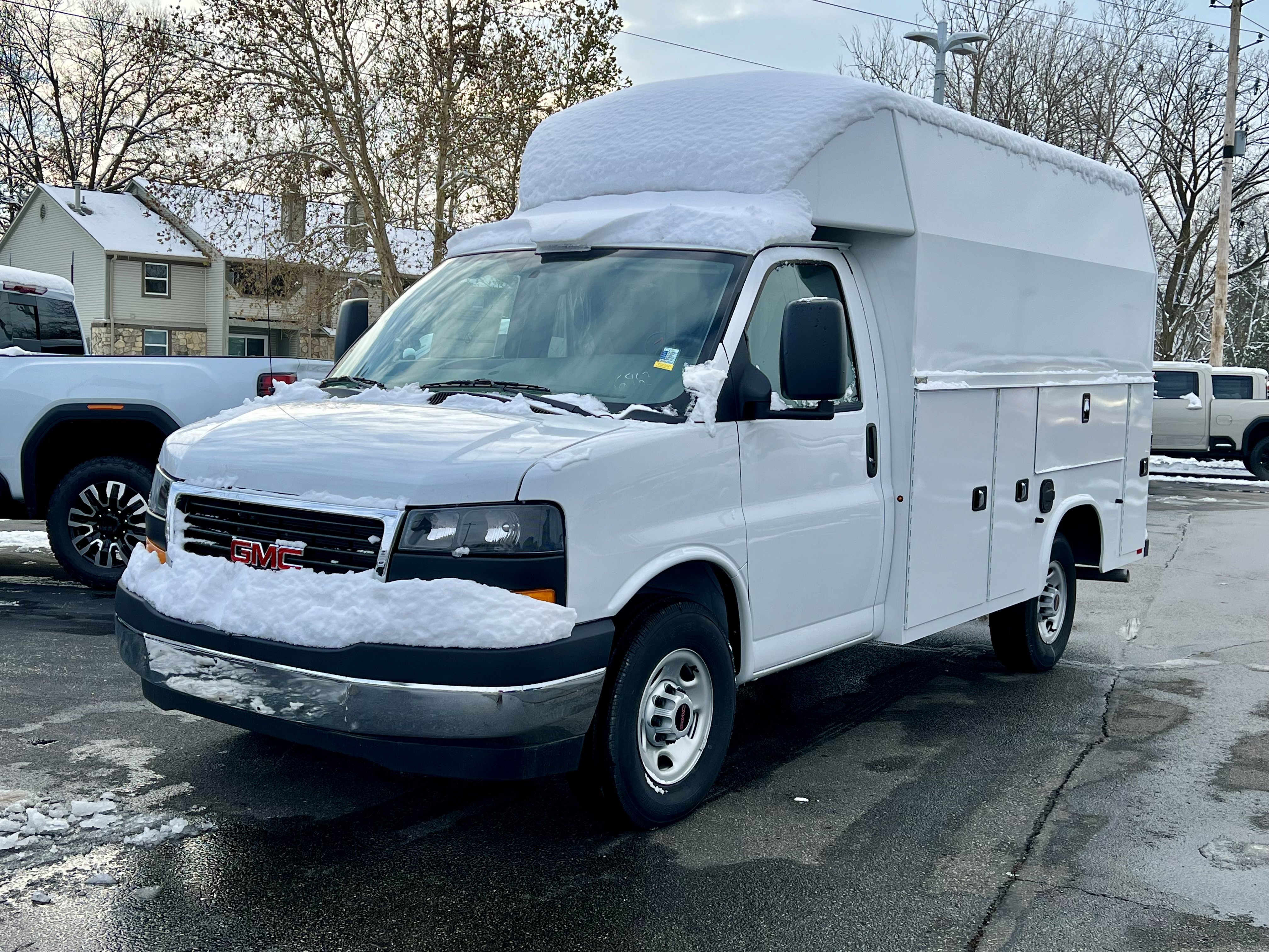 New 2025 GMC Savana 3500 1WT w/ Power Convenience Package image 3