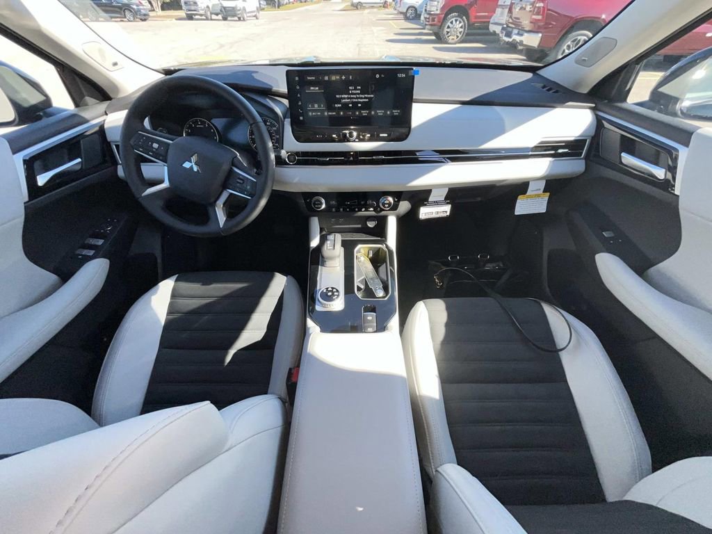 New 2026 Mitsubishi Outlander SE FWD image 15