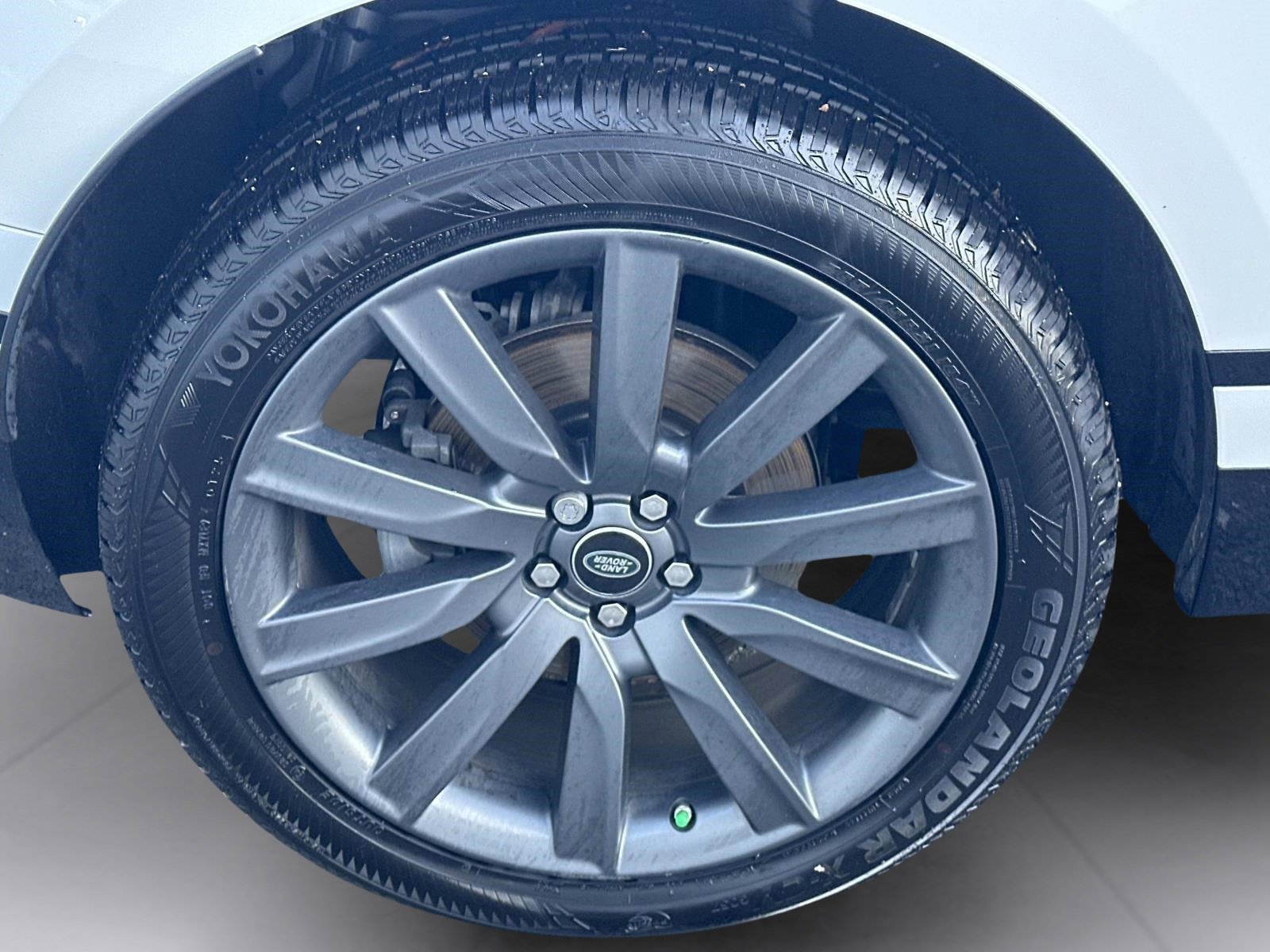 Used 2018 Land Rover Range Rover Velar R-Dynamic HSE image 27