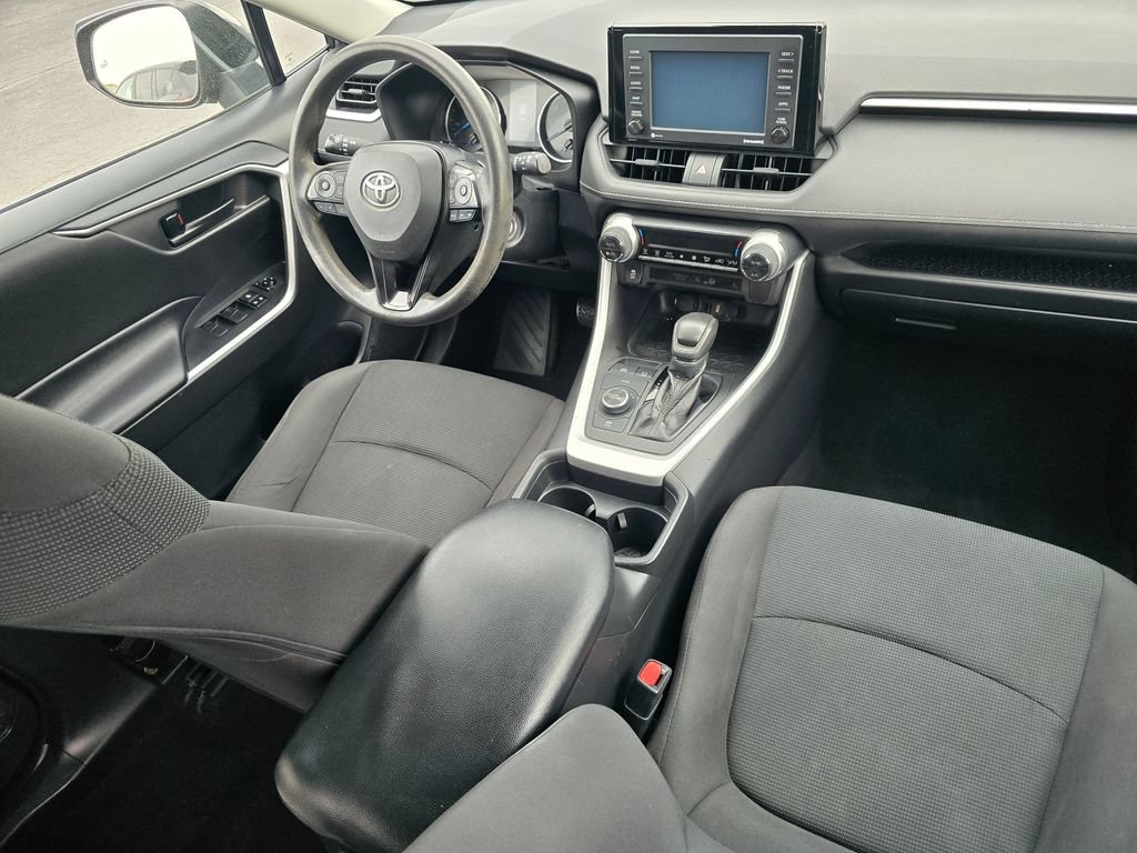 Used 2020 Toyota RAV4 LE AWD/4WD image 17