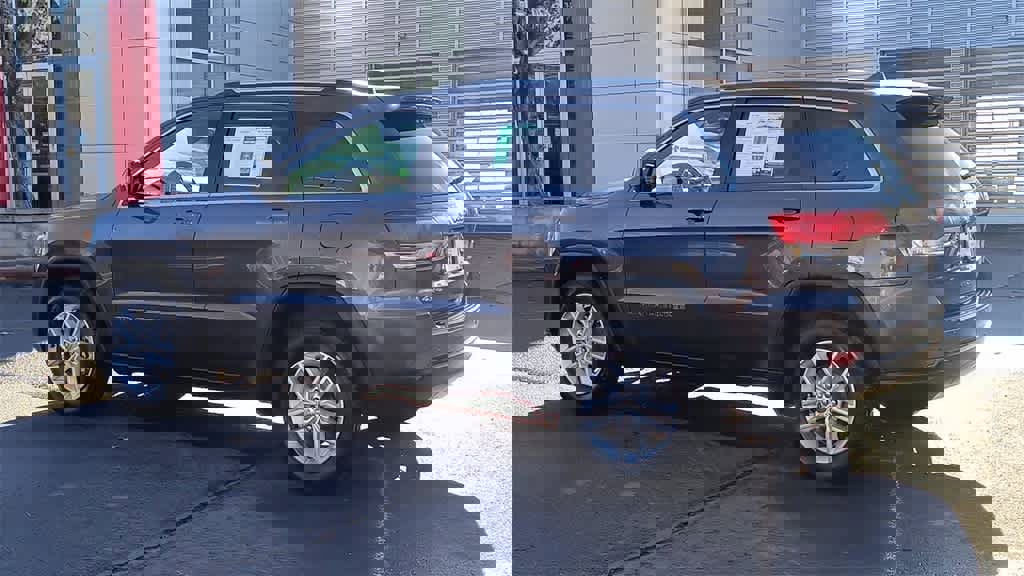 Used 2017 Jeep Grand Cherokee Laredo w/ Quick Order Package 23E image 6