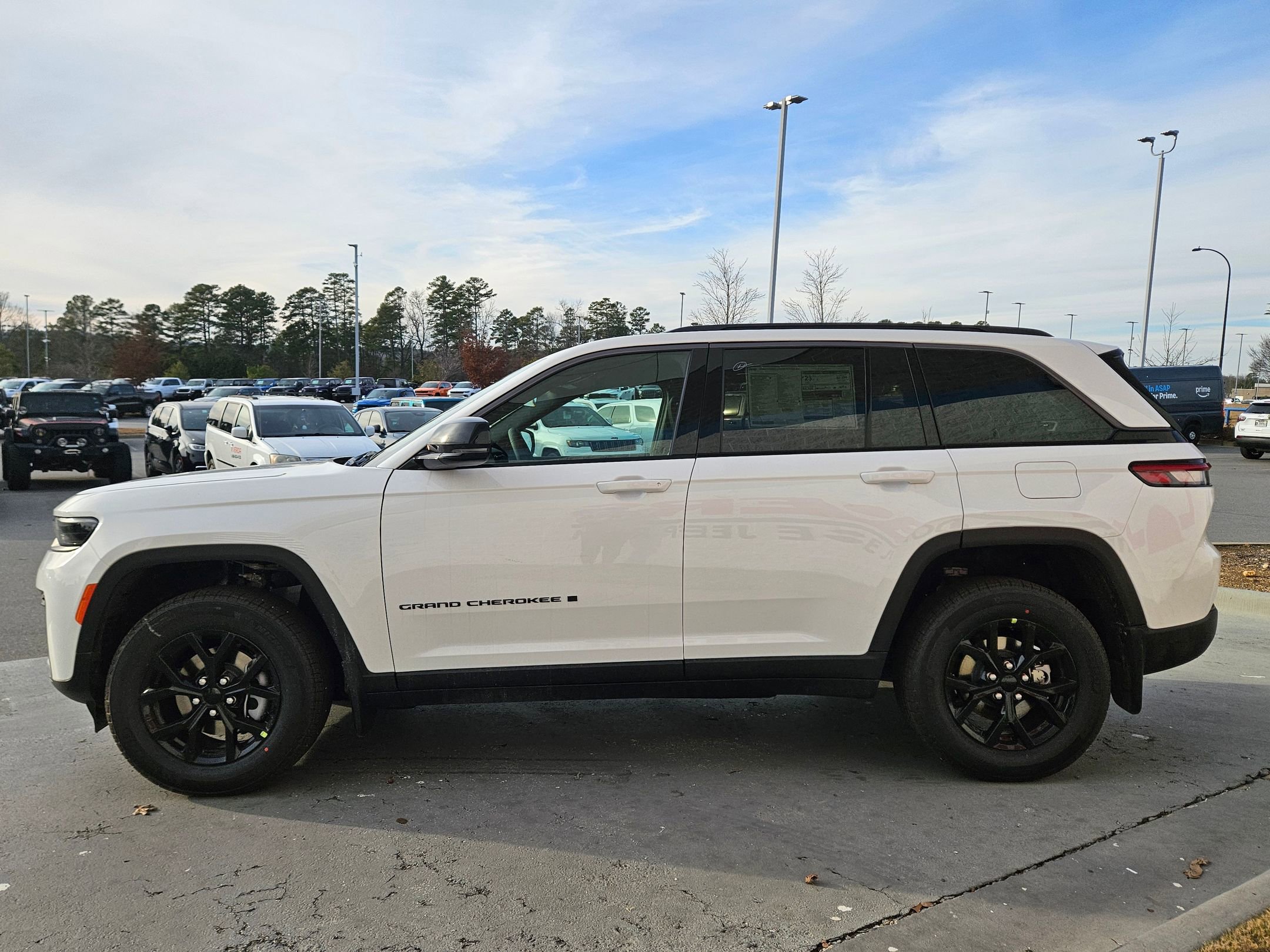 New 2026 Jeep Grand Cherokee Altitude AWD/4WD image 4