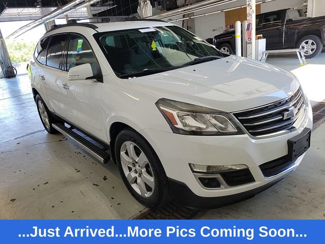 Used 2017 Chevrolet Traverse LT w/ Style and Technology Package AWD/4WD image 3
