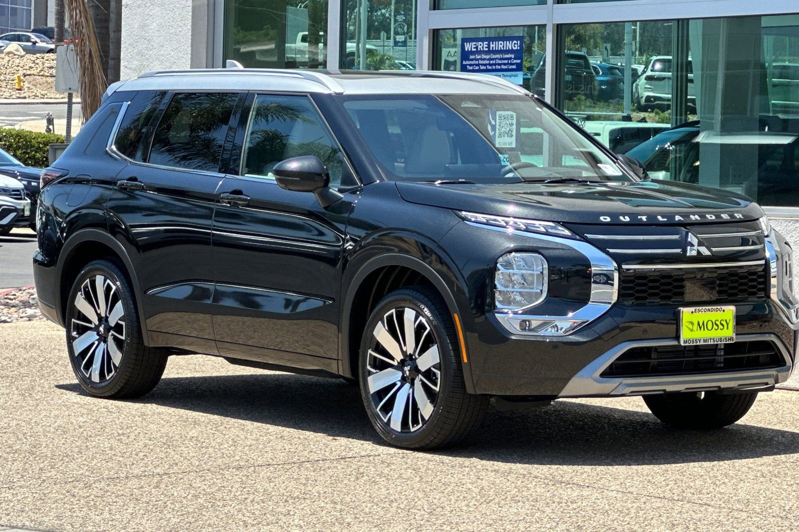 New 2025 Mitsubishi Outlander SEL image 2