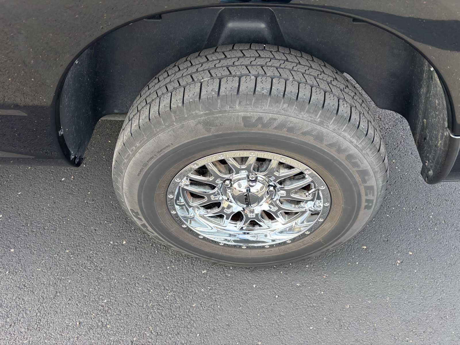 Used 2020 RAM 1500 Classic SLT w/ Luxury Group image 9