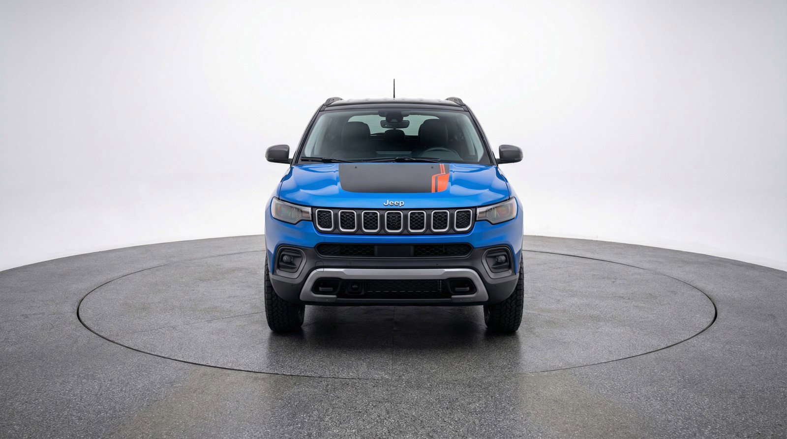 Used 2025 Jeep Compass Trailhawk image 2