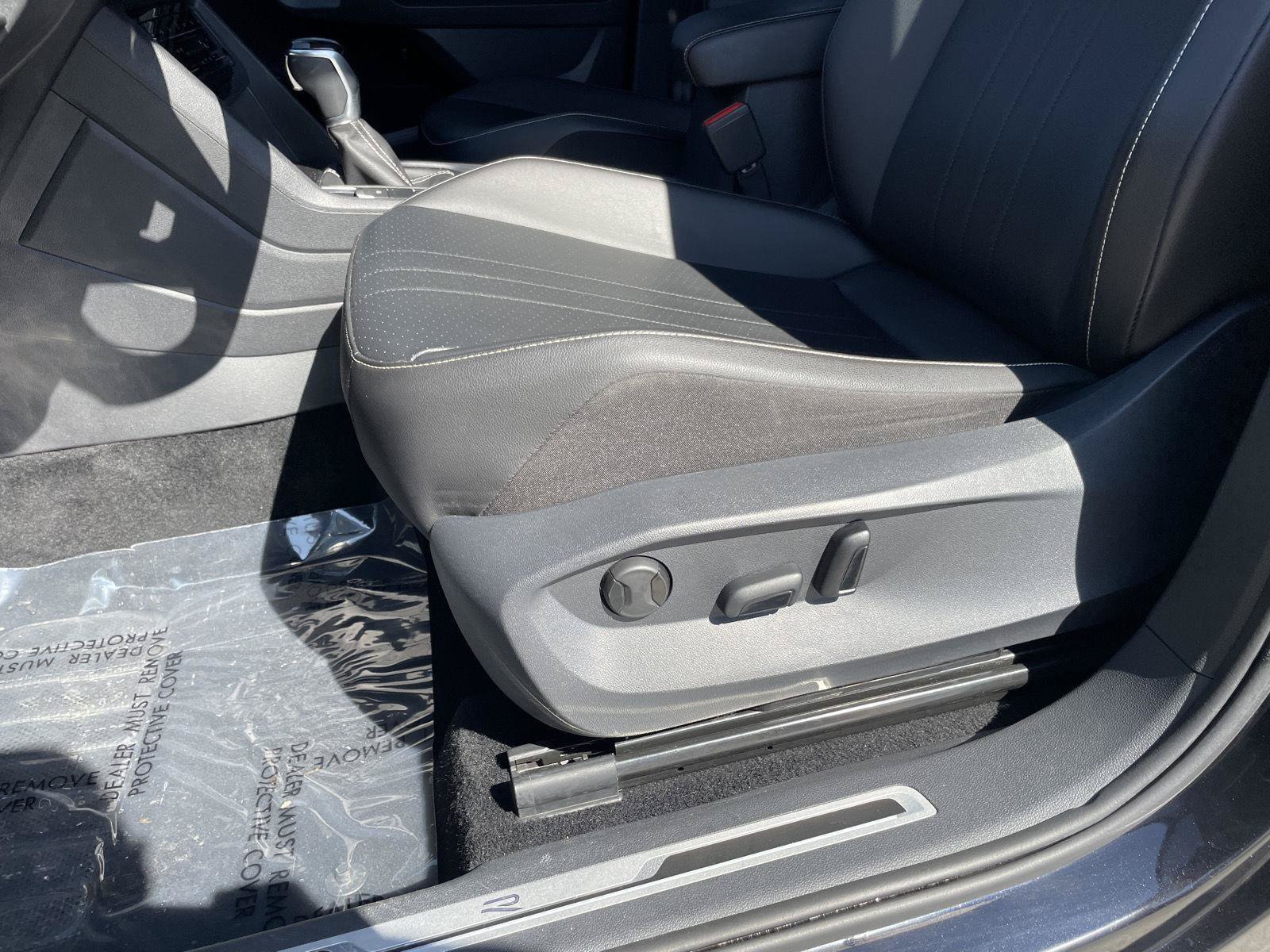 Used 2022 Volkswagen Tiguan SE R-Line AWD/4WD image 18