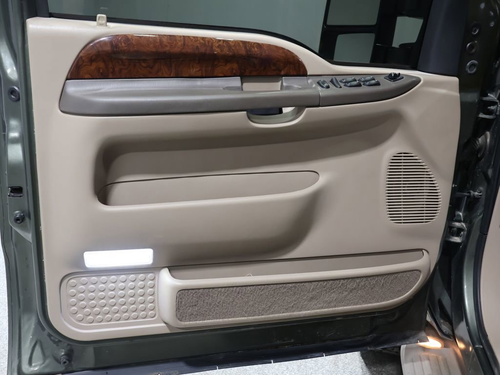 Used 2000 Ford Excursion Limited image 16