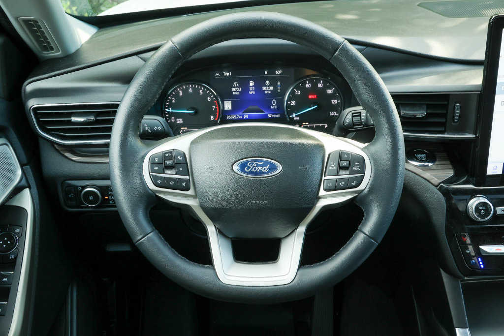 Certified 2023 Ford Explorer Limited w/ Limited Technology Package AWD/4WD image 9
