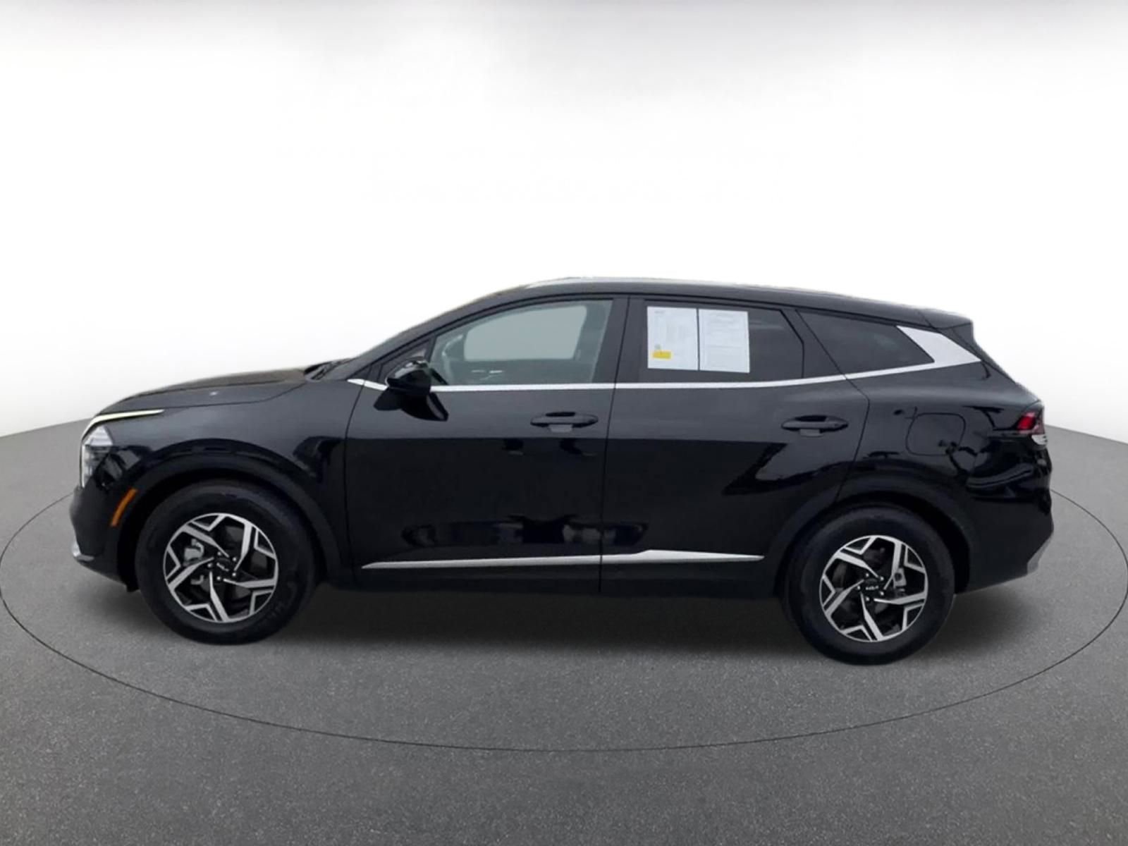 Used 2025 Kia Sportage LX FWD image 9