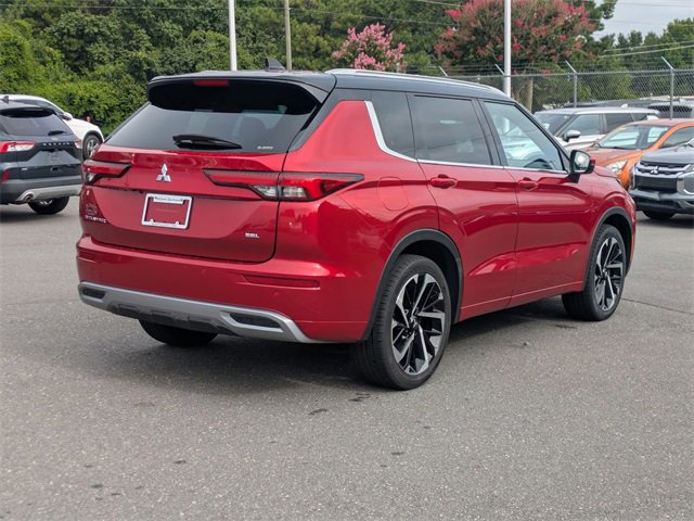 Used 2023 Mitsubishi Outlander SE image 3