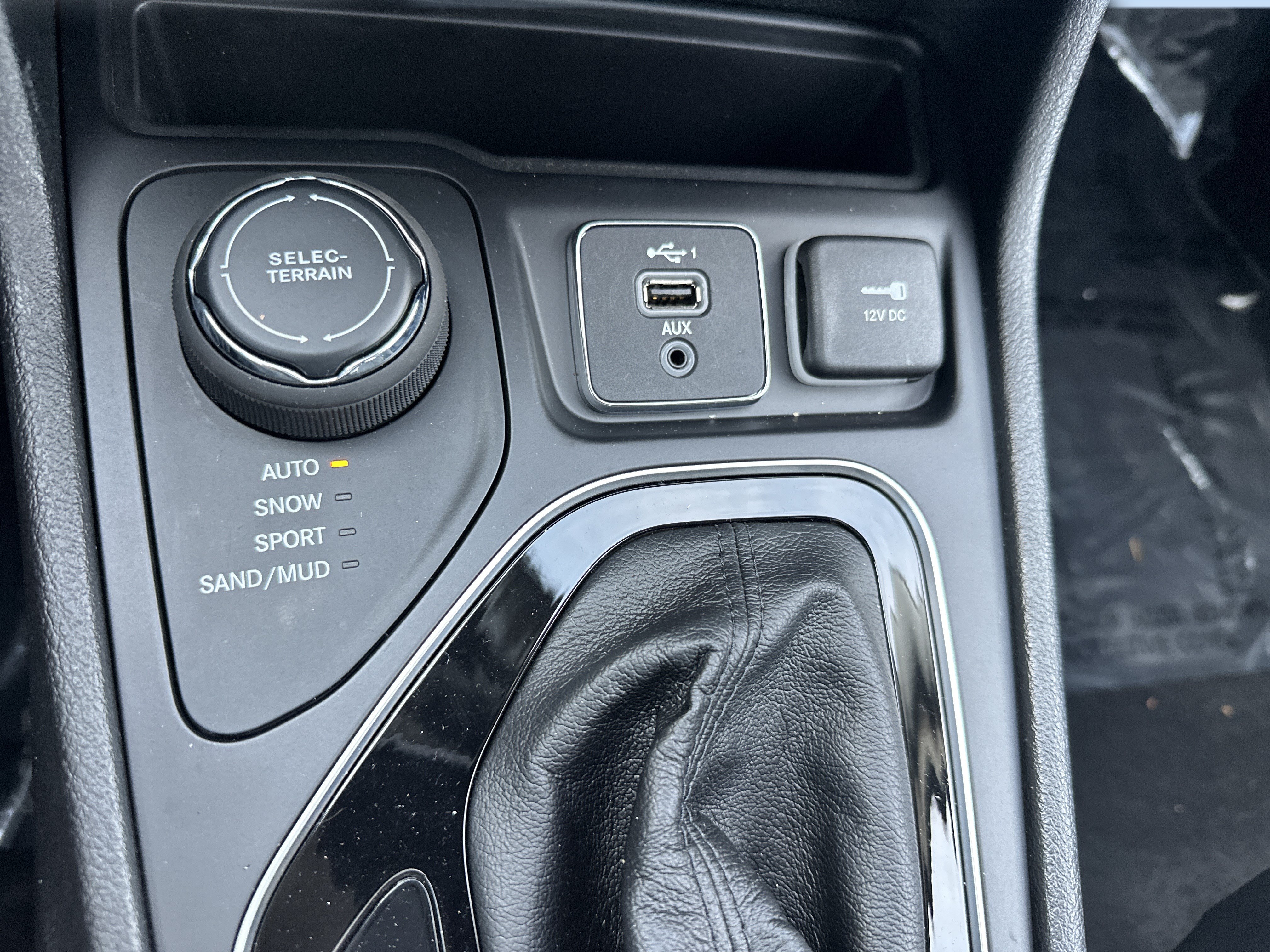 Used 2021 Jeep Cherokee Limited AWD/4WD image 17