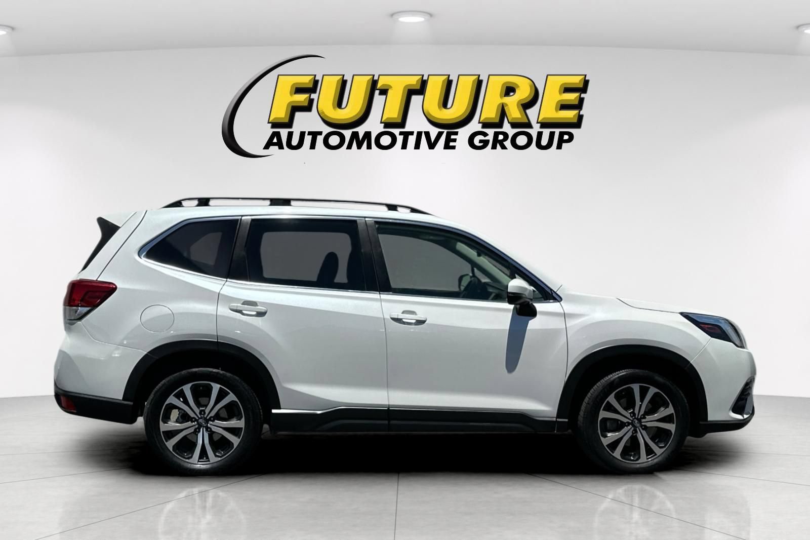 Used 2023 Subaru Forester Limited AWD/4WD image 2