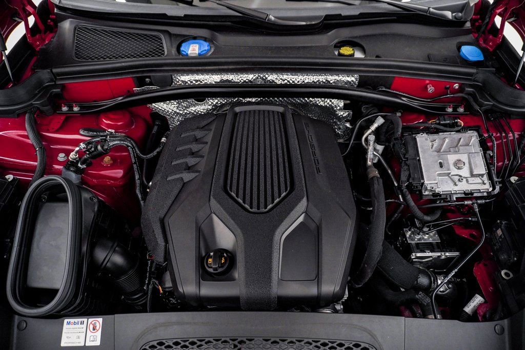 Certified 2024 Porsche Macan w/ Premium Plus Package image 28