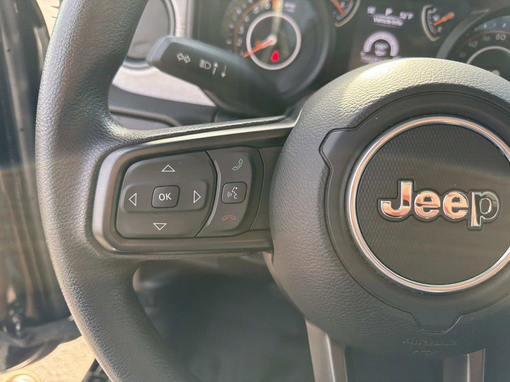 Used 2025 Jeep Gladiator Sport image 25