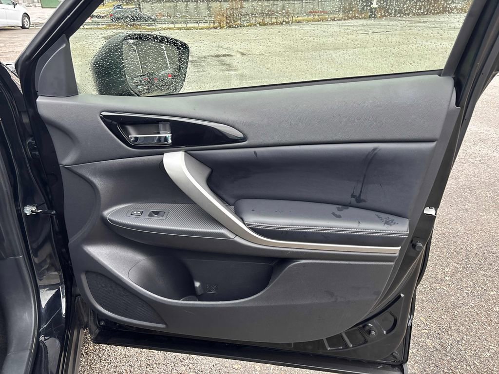 Used 2025 Mitsubishi Eclipse Cross SE image 33