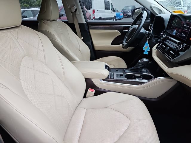 Used 2021 Toyota Highlander Platinum FWD image 10