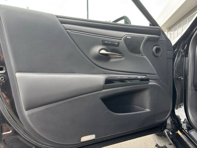 Used 2023 Lexus ES 350 Ultra Luxury w/ Accessory Package (Z2) FWD image 11