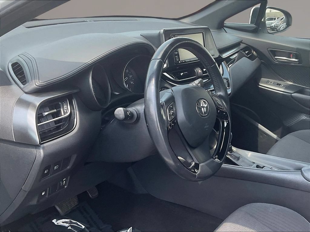 Used 2018 Toyota C-HR XLE FWD image 16