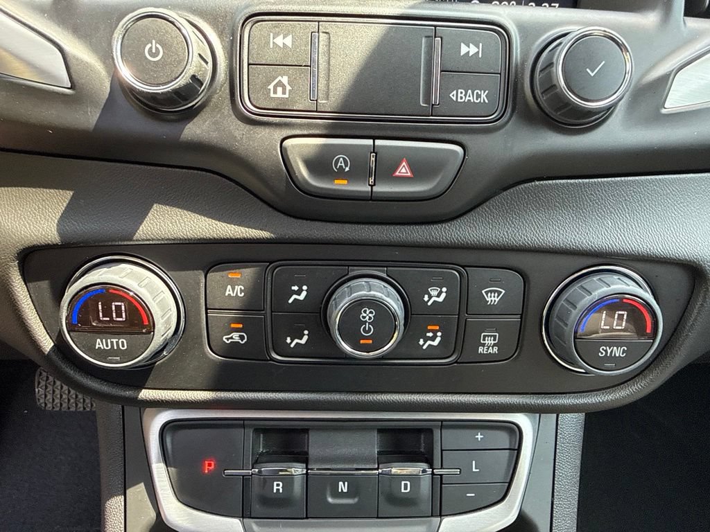 Used 2023 GMC Terrain SLT w/ LPO, Floor Liner Package AWD/4WD image 34