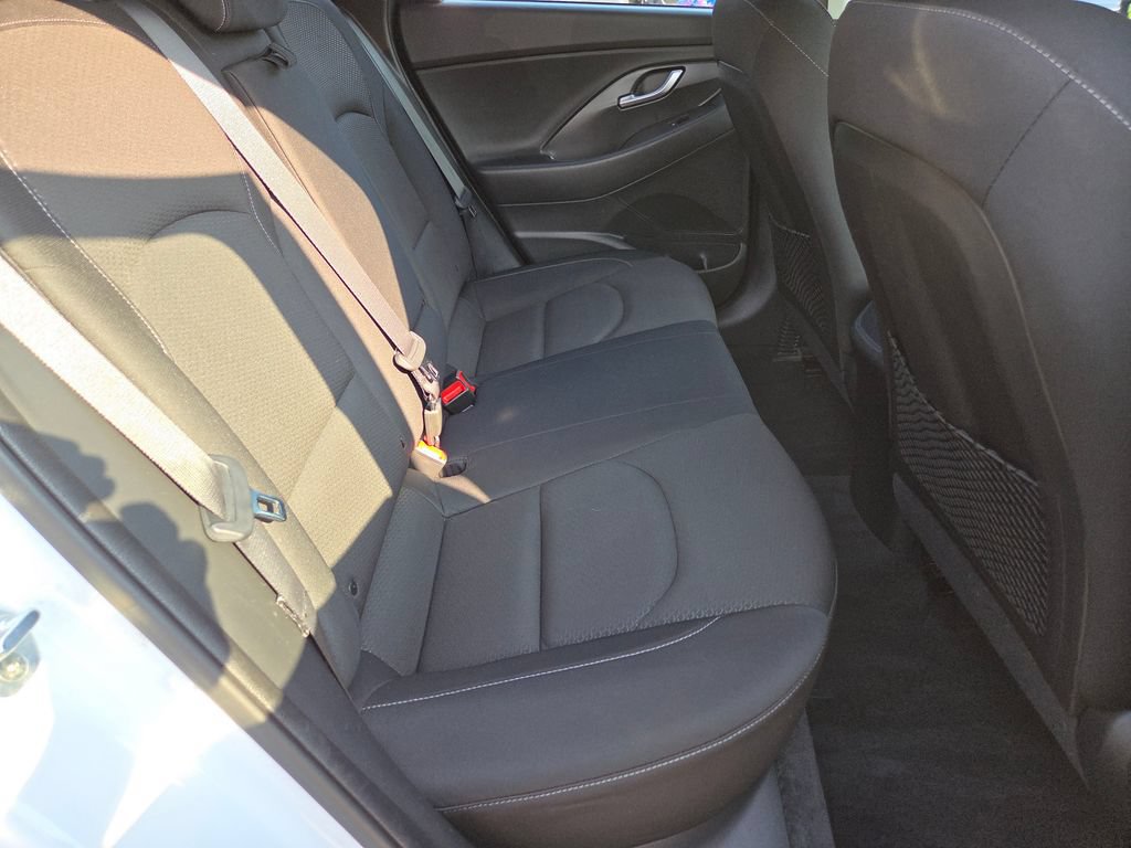 Used 2018 Hyundai Elantra GT FWD image 22
