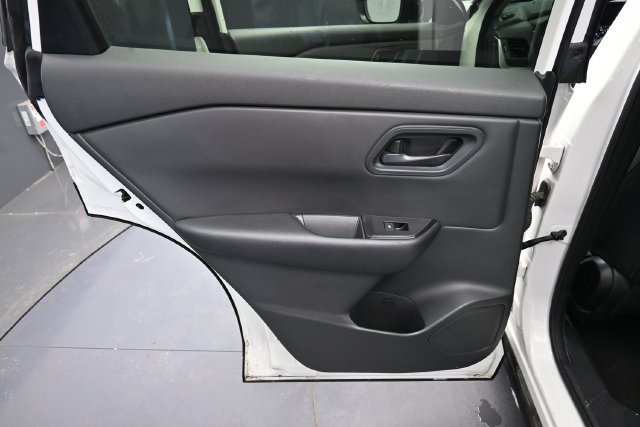 Used 2024 Nissan Rogue S FWD image 13
