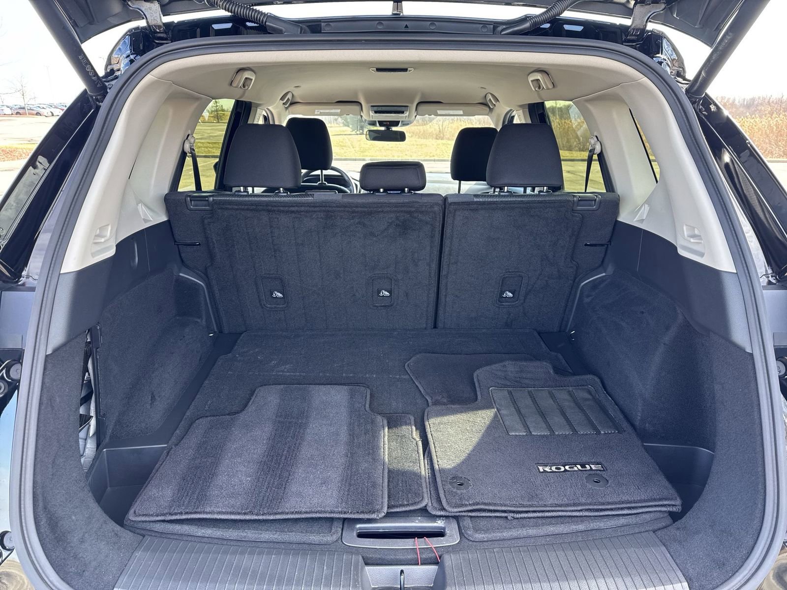 Used 2024 Nissan Rogue SV image 30