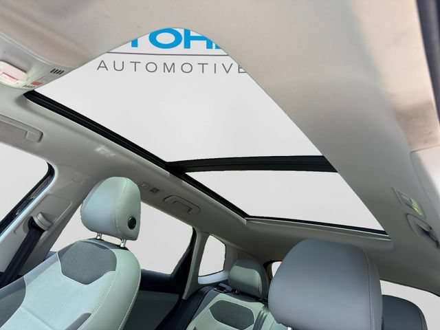 Certified 2024 Volkswagen Taos SE w/ Panoramic Sunroof Package FWD image 12