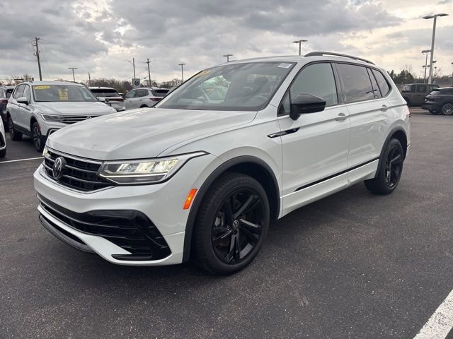 Certified 2023 Volkswagen Tiguan SE R-Line image 10