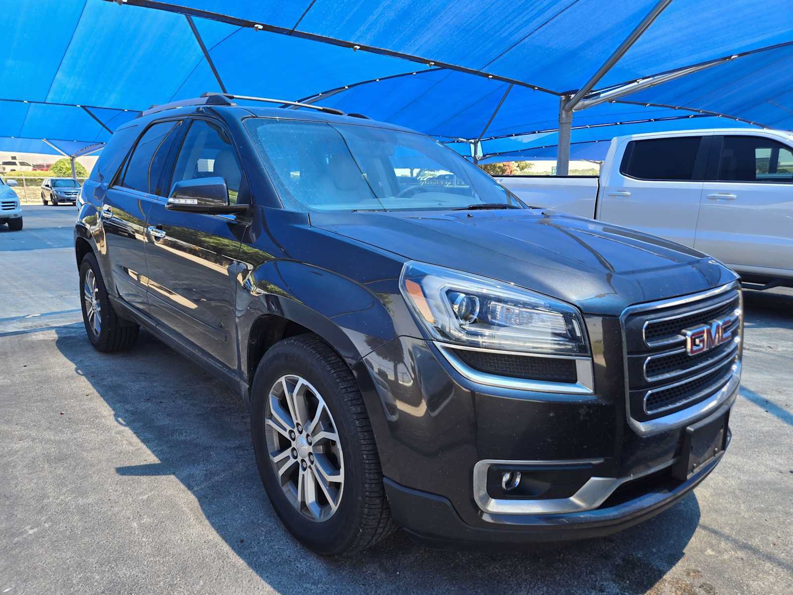 Used 2016 GMC Acadia SLT FWD image 2