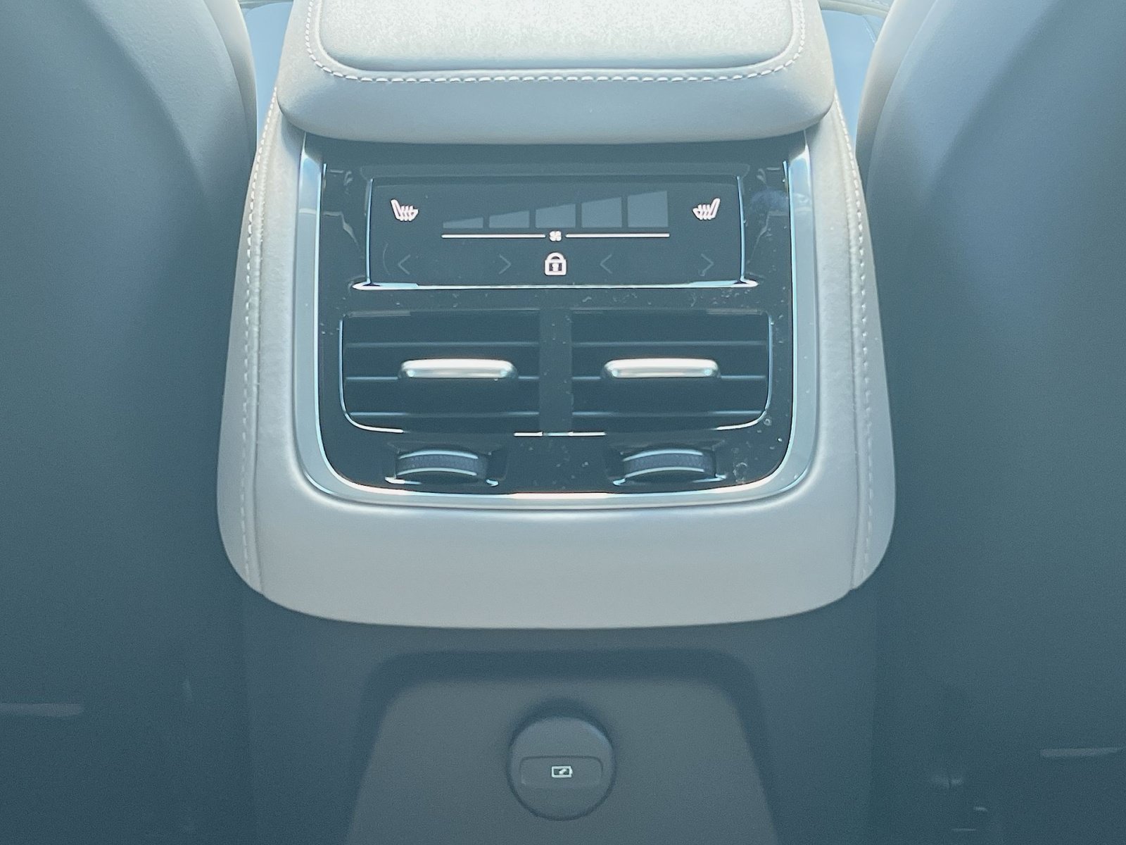 New 2026 Volvo XC90 T8 Ultra w/ Protection Package Premier AWD/4WD image 31