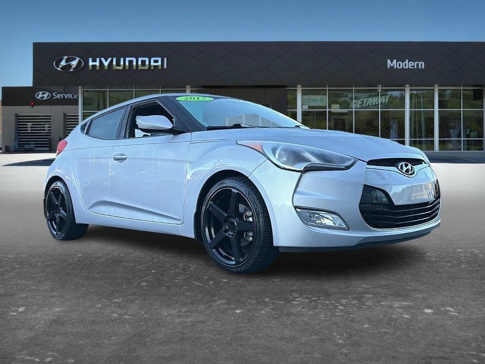 Used 2017 Hyundai Veloster Value Edition FWD image 3