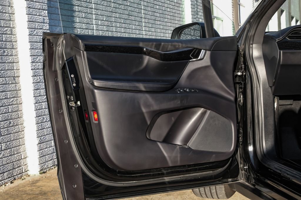 Used 2018 Tesla Model X 75D image 35