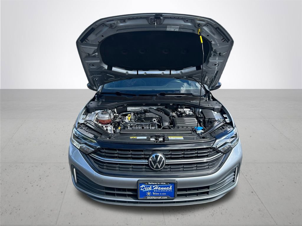 Used 2024 Volkswagen Jetta Sport FWD image 4