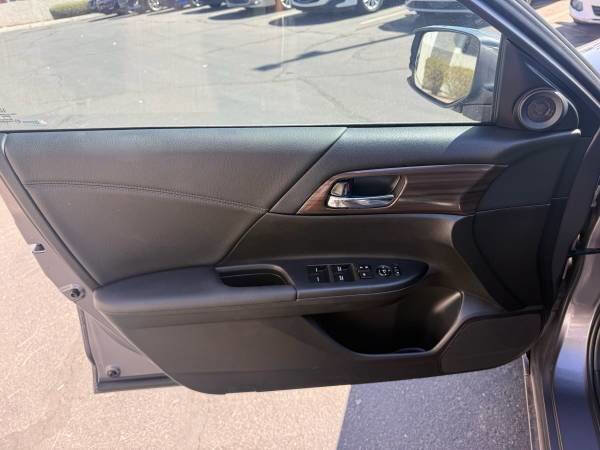 Used 2016 Honda Accord EX image 11